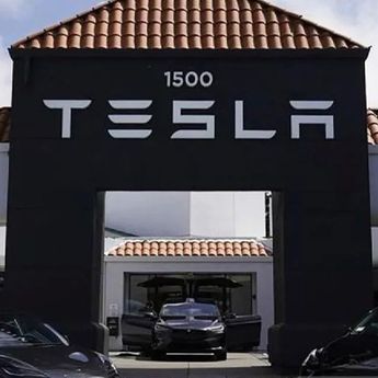 Tesla Catat Penurunan Laba Bersih 46 Persen pada 2025