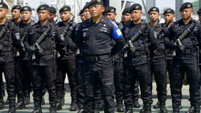  Dua kapal selam dari Satuan Kapal Selam Komando Armada (Satsel Koarmada) II, yaitu KRI Cakra-401 dan KRI Nagapasa-403, tengah melaksanakan latihan geladi tugas tempur (glagaspur) tingkat III/L-3 2024 di perairan Jawa Timur.