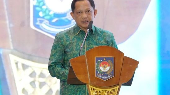 Mendagri Minta Pemda Siaga Dampak Abu Anak Krakatau, Masyarakat Diimbau Pakai Masker