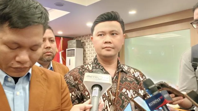 Komisioner Komisi Pemilihan Umum (KPU) DKI Jakarta, Fahmi Zikrillah usai menghadiri rekapitulasi dan penetapan hasil penghitungan suara Pilkada Jakarta di tingkat Jakarta Pusat di hotel kawasan Gambir, Jakarta Pusat, Kamis (5/12/2024).