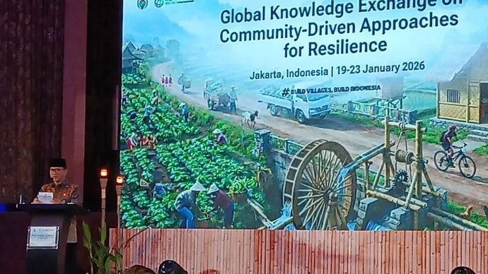 Menteri Desa dan Pembangunan Daerah Tertinggal (Mendes PDT) Yandri Susanto memberikan sambutan dalam pembukaan Workshop Global Knowledge Exchange on Community-Driven Approaches for Resilience yang diselenggarakan Kementerian Desa PDT bekerja sama den