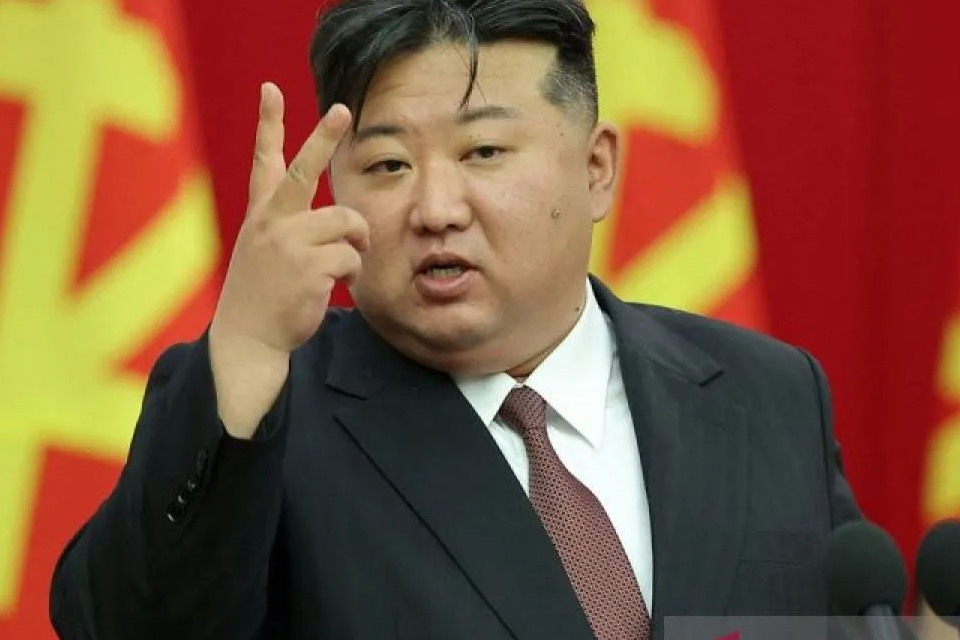 Arsip foto - Pemimpin Korea Utara Kim Jong Un menghadiri Rapat Pleno ke-10 Komite Sentral ke-8 Partai Pekerja Korea di Pyongyang, Korea Utara, dalam foto tak bertanggal yang dirilis oleh Kantor Berita Pusat resmi Korea Utara, 2 Juli 2024. /ANTARA/KCN <b>(Antara)</b>