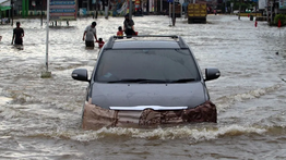 Ketahui Cara Atasi Kerusakan Mobil yang Terendam Banjir