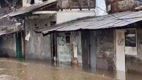 Genangan banjir di berbagai titik Jakarta hingga Jumat (30/1/2026) pagi belum menunjukkan tanda-tanda surut. Berdasarkan laporan terbaru BPBD DKI Jakarta pada pukul 07.00 WIB, tercatat 39 RT dan tiga ruas jalan masih digenangi air. Di beberapa lokasi