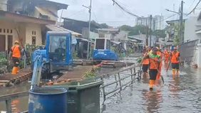 Banjir yang menggenangi permukiman warga di Jalan Rawa Indah RT 06/RW 03, Kelurahan Pegangsaan Dua, Kecamatan Kelapa Gading, Jakarta Utara,
