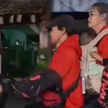 Viral Pasutri Merokok Sambil Bawa Bayi Saat Naik Motor di Palmerah