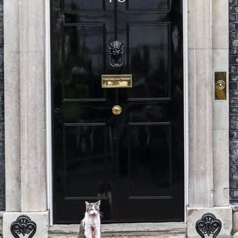 Media Inggris Laporkan Dugaan Peretasan China terhadap Ponsel Ajudan PM Inggris