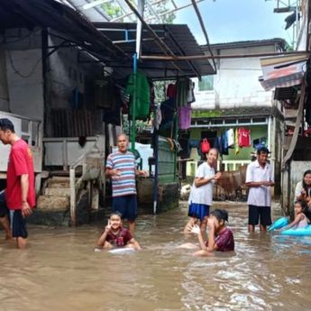 Luapan Kali Sunter Rendam Pemukiman di Cipinang Melayu hingga 120 Cm