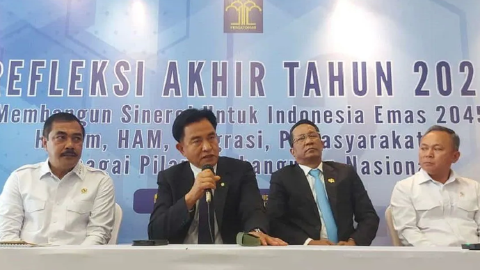 Menteri Koordinator Bidang Hukum, HAM, Imigrasi, dan Pemasyarakatan Yusril Ihza Mahendra memberikan keterangan terkait perkembangan kasus pemindahan terpidana Mary Jane ke Filipina dalam acara Refleksi Akhir Tahun 2024 serta Launching Tranformasi Digital Kementerian Hukum Republik Indonesia di Kampus Poltekip/Poltekim Kota Tangerang, Senin.