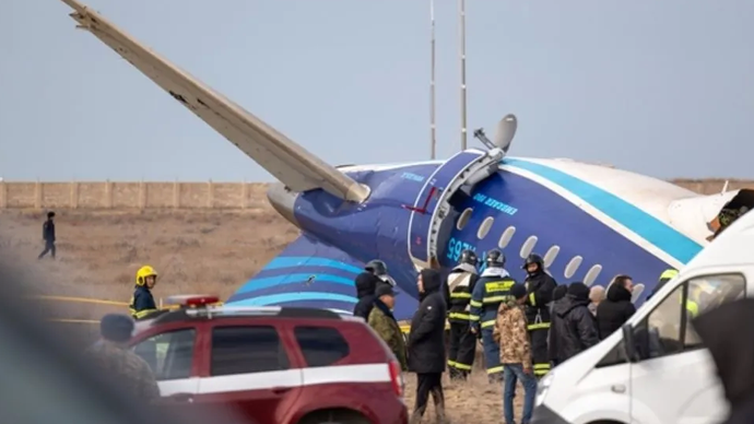 Sedikitnya 38 orang tewas dalam kecelakaan pesawat Azerbaijan Airlines (AZAL) di dekat kota Aktau, Kazakhstan, pada Rabu (25/12/2024).