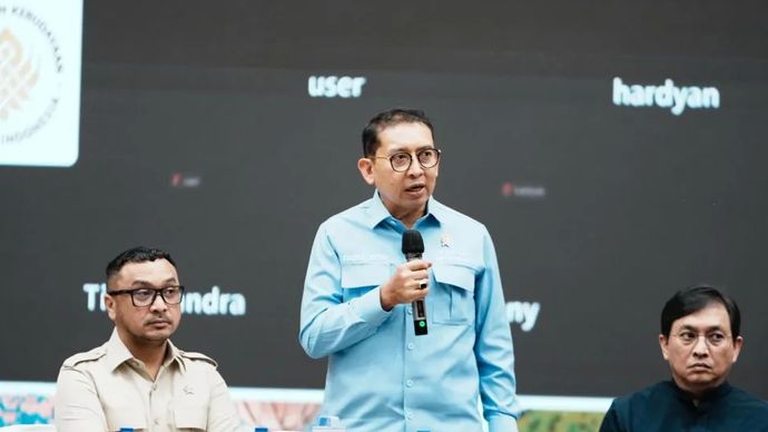 Menteri Kebudayaan Fadli Zon (tengah) menghadiri FGD Peta Jalan Ekosistem Musik Indonesia Timur.