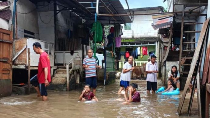 Banjir melanda rumah warga di RW 04 Cipinang Melayu, Kecamatan Makasar, Jakarta Timur, Kamis (29/1/2026)