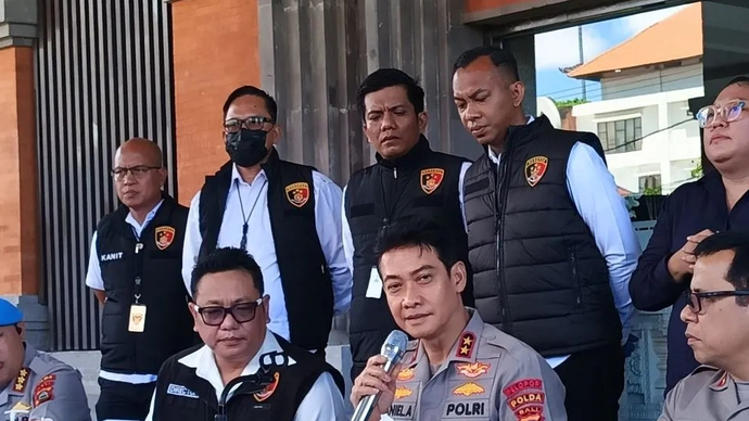 Arsip- Kepala Kepolisian Daerah Bali Irjen Pol Daniel Adityajaya memberikan keterangan kepada wartawan terkait pengungkapan kasus kriminal melibatkan warga negara asing di Denpasar, Bali. ANTARA/Rolandus Nampu