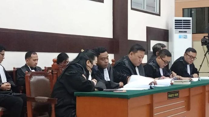 Jaksa penuntut umum membeberkan kronologi Tifauzia Tyassuma (Dokter Tifa) dalam sidang perdana tersangka kasus dugaan fitnah dan pencemaran nama baik terkait keaslian ijazah Presiden ke-7 RI Joko Widodo (Jokowi) di Pengadilan Negeri Jakarta Timur, Kamis, 2 Juli 2026
