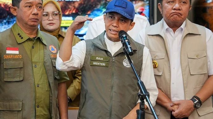 Menteri Kehutanan (Menhut) Raja Juli Antoni usai Rakor Penanganan Karhutla, di Palembang, Sumatera Selatan