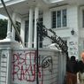 Warga Saksikan Penjarahan Rumah Pejabat dengan Cara Tak Biasa