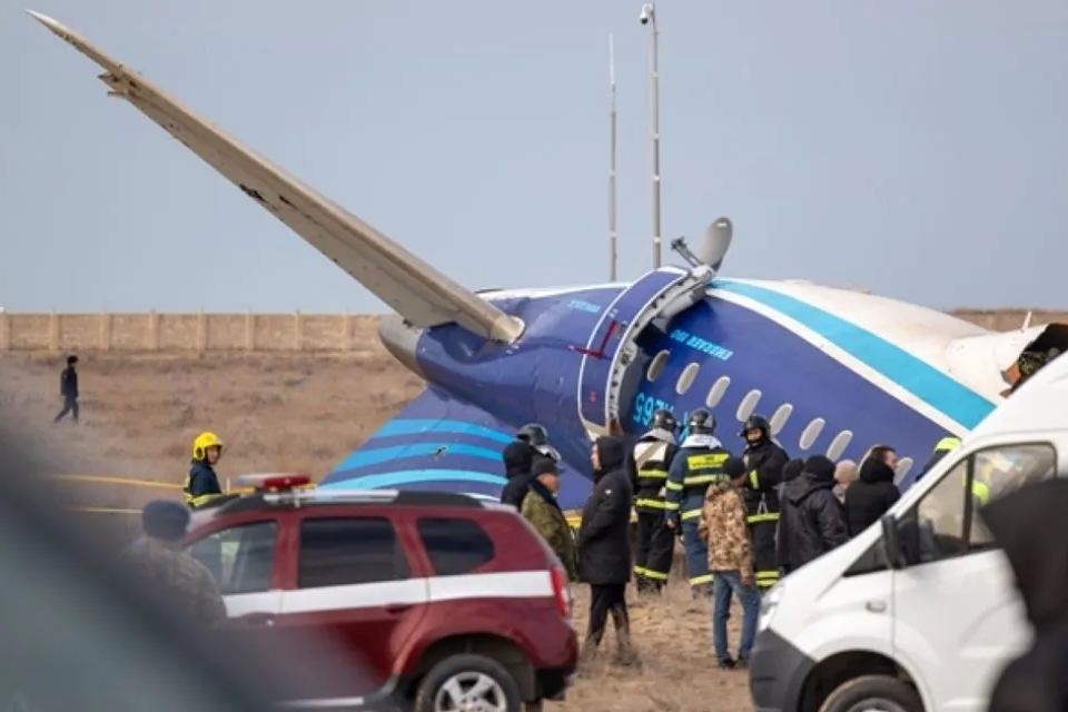 Sedikitnya 38 orang tewas dalam kecelakaan pesawat Azerbaijan Airlines (AZAL) di dekat kota Aktau, Kazakhstan, pada Rabu (25/12/2024). <b>(Antara)</b>