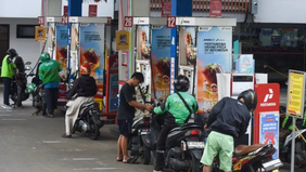 Memasuki periode arus balik libur Lebaran, harga bahan bakar minyak (BBM) di sejumlah stasiun pengisian bahan bakar umum (SPBU) seperti Pertamina, Shell, bp, dan Vivo tercatat masih stabil sejak awal Maret 2026. 