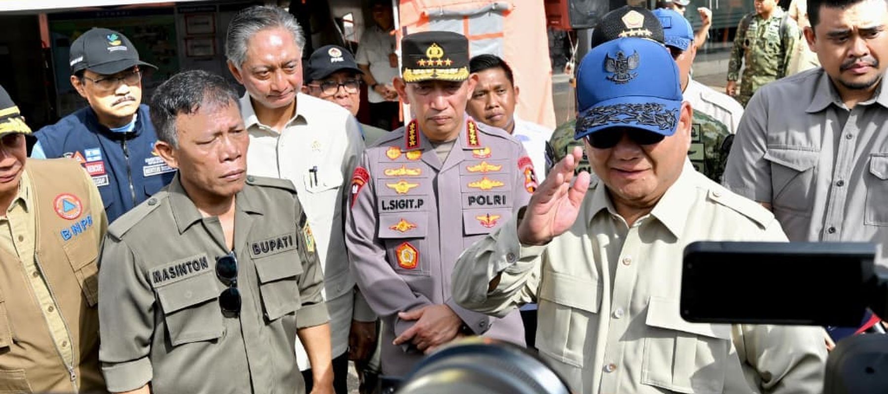 Presiden Prabowo tinjau lokasi bencana di Tapanuli Tengah