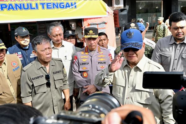 Presiden Prabowo tinjau lokasi bencana di Tapanuli Tengah