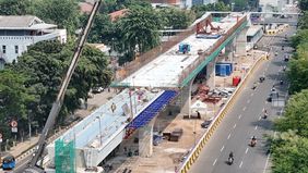 Proyek pembangunan LRT Jakarta Fase 1B yang menghubungkan Velodrome hingga Manggarai ditargetkan rampung dan mulai beroperasi pada kuartal III tahun 2026.