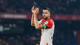 Bek Feyenoord Kena Prank Al Nassr: Sudah Pamitan,  Eh Malah Batal Direkrut