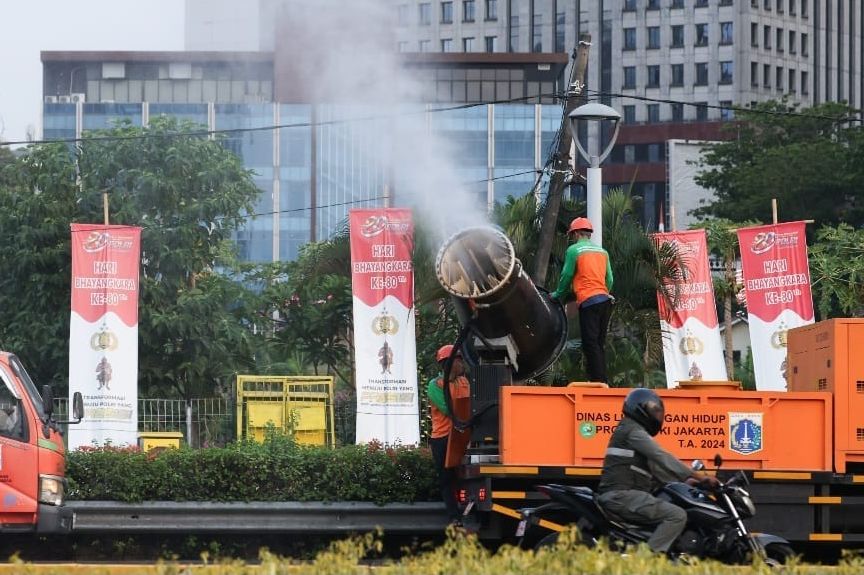 Antisipasi Sebaran Abu Vulkanik, Pemprov DKI Serentak Lakukan Kabut Air di Lima Wilayah <b>(Pemprov DKI)</b>
