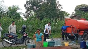 Badan Nasional Penanggulangan Bencana (BNPB) mengungkapkan bahwa sebagian wilayah di Provinsi Jawa Timur tengah mengalami kekeringan, meskipun pada waktu yang sama sejumlah daerah lain masih diguyur hujan dengan intensitas tinggi.