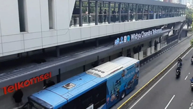 PT Transportasi Jakarta (Transjakarta) memberikan tanggapan terkait video viral yang memperlihatkan mobil pejabat negara berpelat RI-24 melintas di jalur khusus bus Transjakarta (busway).