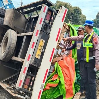 Kecelakaan Beruntun Terjadi di Jalur Pantura Batang, Truk Sampai Terguling