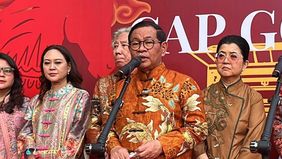 Gubernur DKI Jakarta, Pramono Anung melontarkan candaan saat menghadiri perayaan Cap Go Meh di kawasan Glodok, Jakarta Barat, Selasa, 3 Maret 2026.
