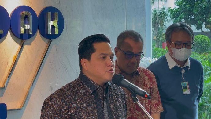 Menteri Badan Usaha Milik Negara (BUMN) Erick Thohir buka suara mengenai keberlanjutan penurunan harga tiket pesawat 10 persen (Ntvnews.id-Muslimin Trisyuliono).