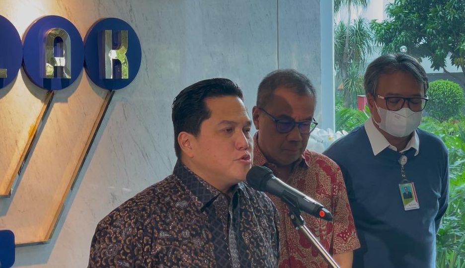 Menteri Badan Usaha Milik Negara (BUMN) Erick Thohir buka suara mengenai keberlanjutan penurunan harga tiket pesawat 10 persen (Ntvnews.id-Muslimin Trisyuliono).