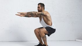 Squat jump adalah salah satu latihan fisik yang populer untuk meningkatkan kekuatan otot dan daya tahan.