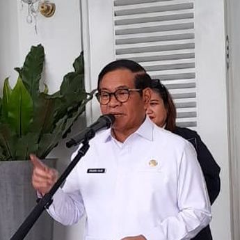 Pramono Anung Tanggapi Temuan Mikroplastik dalam Air Hujan Jakarta