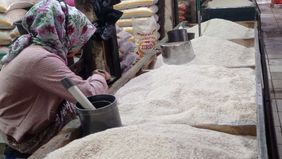 Bulan suci Ramadhan, DPRD DKI Jakarta menyoroti potensi kenaikan harga bahan pangan di pasaran. Ketua Komisi B DPRD DKI Jakarta, Nova Harivan Paloh mengatakan bahwa penjualan beras tidak boleh melampaui Harga Eceran Tertinggi (HET).