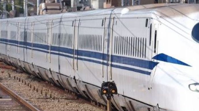 Kereta peluru berkecepatan tinggi Shinkansen.