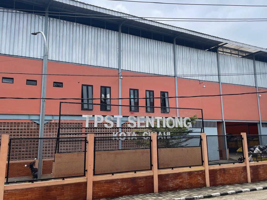Tempat Pengolahan Sampah Terpadu (TPST) Sentiong di Cimahi, Jawa Barat  <b>(Ntvnews.id-Muslimin Trisyulion)</b>