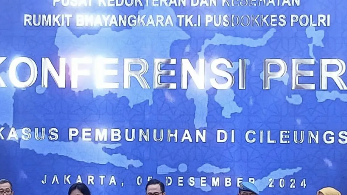 Konsultan psikatri forensik RS Polri Kramat Jati dr. Henny Riana (kedua dari kiri) saat konferensi pers di RS Bhayangkara Tingkat I Pusdokkes Polri, Kamis (5/12/2024).