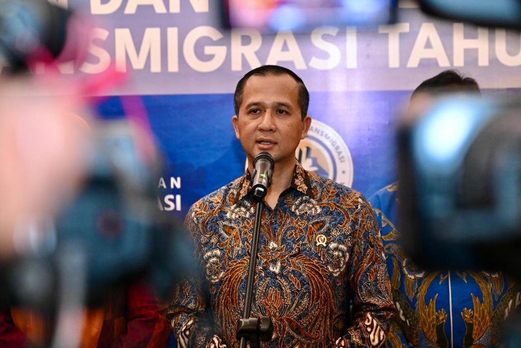 Menteri Transmigrasi Iftitah Sulaiman Suryanagara