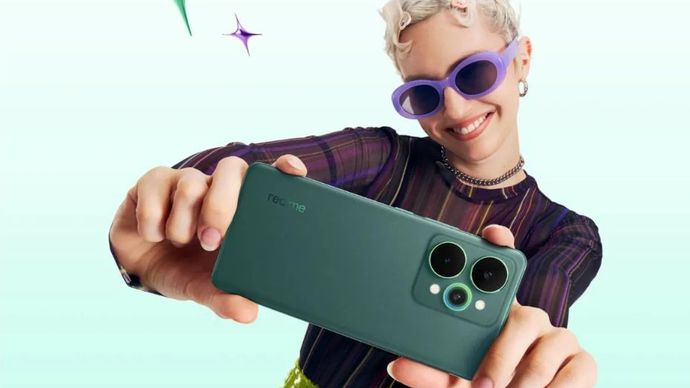 Tampilan realme 15 5G dalam balutan warna Velvet Green yang akan meluncur di India.