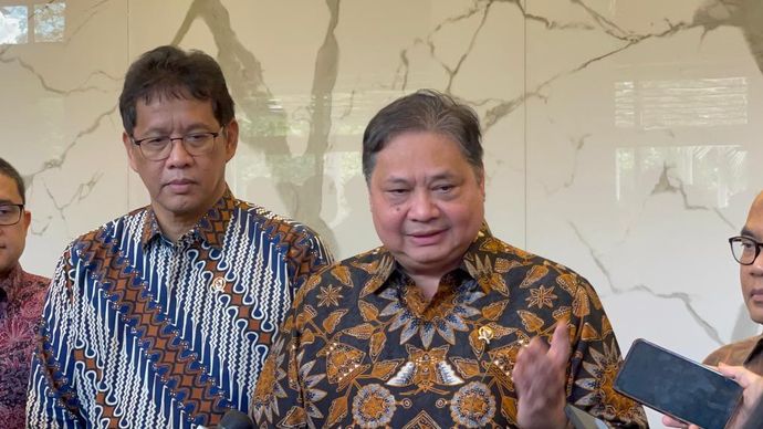 Menteri Koordinator Bidang Perekonomian Airlangga menyampaikan bahwa pemerintah tengah menyiapkan paket ekonomi untuk mendorong pertumbuhan ekonomi.