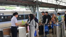 Arus balik Lebaran 2026 di wilayah PT Kereta Api Indonesia (KAI) Daerah Operasi (Daop) 1 Jakarta masih menunjukkan lonjakan signifikan. 