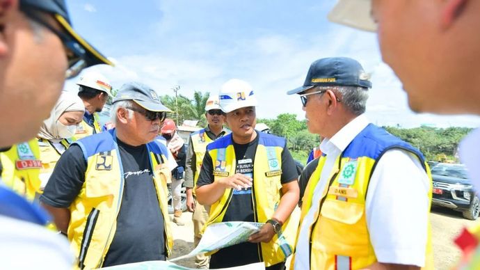 Menteri PUPR Basuki Hadimuljono meninjau pembangunan Jalan Tol IKN Seksi 6B Outer Ring Road - Sp. ITCHI, dan Akses Tol IKN Seksi 6C Sp. ITCHI - Simpang 1B