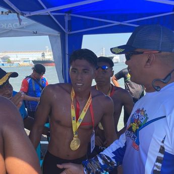 Prajurit Marinir Juara Lomba Renang di Laut Madura Sepanjang 4,7 Km