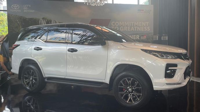 PT Toyota-Astra Motor (TAM) meluncurkan model terbaru dari sport utility vehicle (SUV) yaitu New Fortuner.