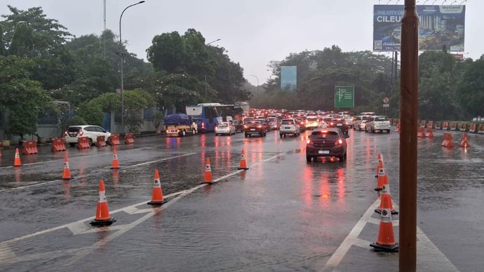 Jasamarga Metropolitan Tollroad (JMT) buka suara terkait informasi di media sosial mengenai kendaraan yang melakukan putar balik di Gerbang Tol (GT) Cibubur. 