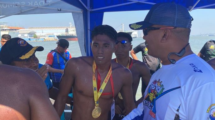Prajurit Marinir yang menang lomba renang Piala KASAL 2025