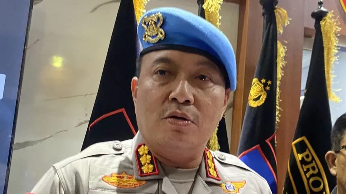 Kabid Profesi dan Pengamanan (Propam) Polda Kepri Kombes Pol Eddwi Kurniyanto memberikan keterangan terkait kejadian penganiayaan anggota polisi di mess Bintara Polda Kepri, Batam, Kepri, Selasa (14/4/2026). ANTARA/Amandine Nadja