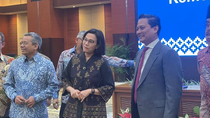 Menteri Keuangan (Menkeu) Sri Mulyani menyambut kedatangan Thomas Djiwandono sebagai Wakil Menteri Keuangan (Wamenkeu) II. (Ntvnews.id-Muslimin Trisyuliono)